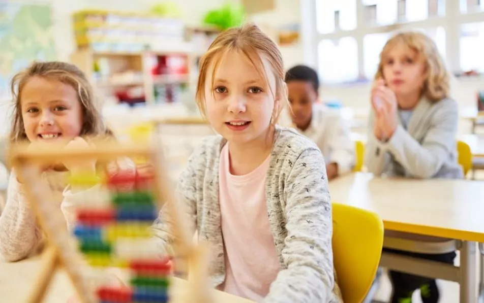 Schulkinder sitzen zu viel Schulkinder sitzen zu viel