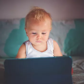 Wann wird das Smartphone für Kinderaugen gefährlich?