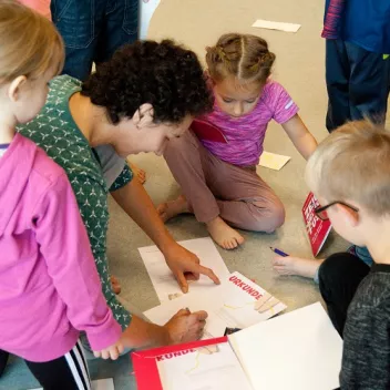 Aktiv im Bewegungsparcours