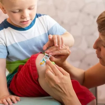 Wie Eltern die Wunden ihrer Kinder erstversorgen können