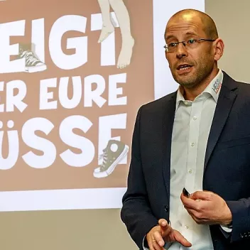 Zeigt her eure Füße:  Reha-Zentrum Hess.