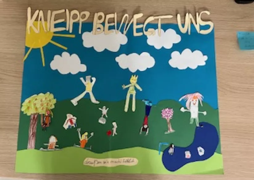 „Kneipp bewegt uns“ – Unser Bild zeigt Kinder in unserer Kneipp-Schule, die Bewegung, Freude und Gesundheit miteinander verbinden.