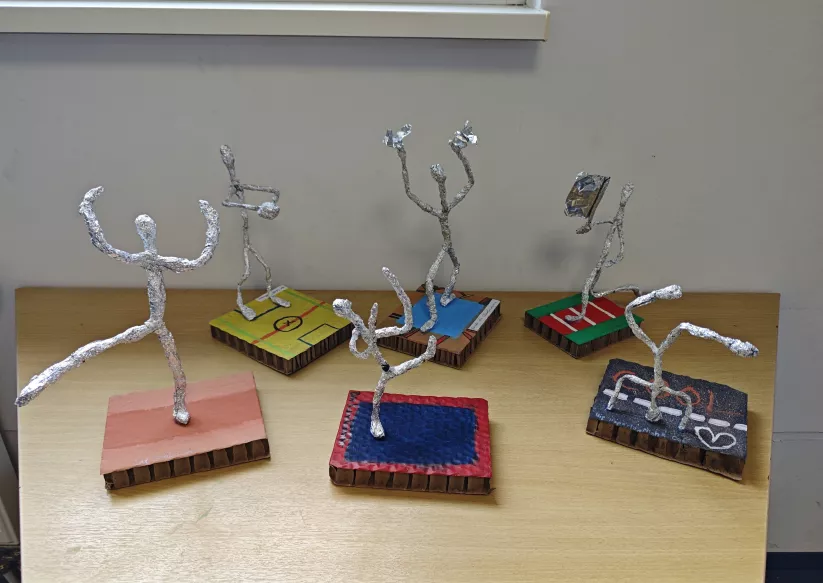 Folienfiguren nach Giacometti zum Thema Bewegung